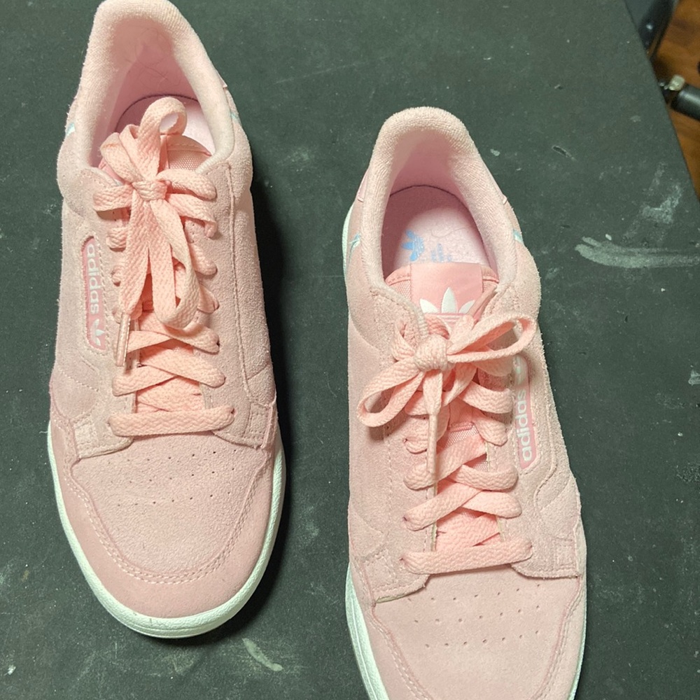 Calzado deportivo para damas Adidas nuevas sin uso 7.5